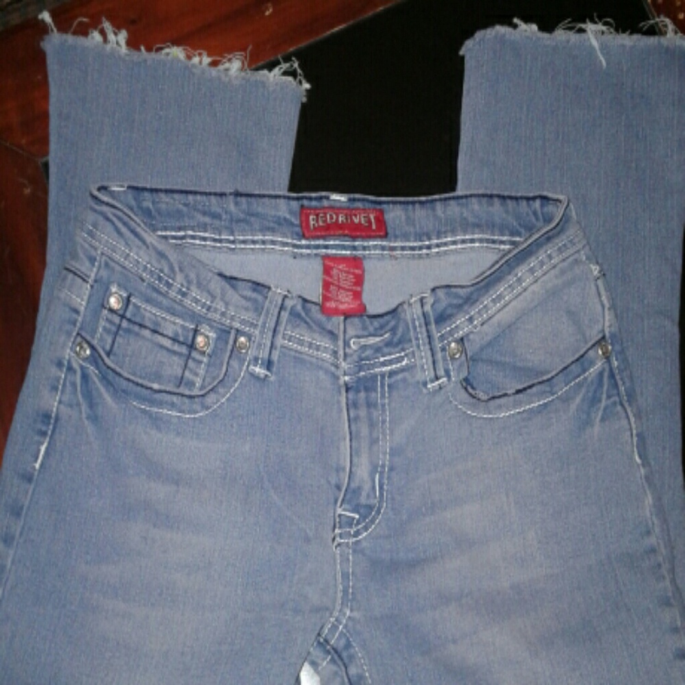 Red Rivet Crop Capris - Picture 6 of 6